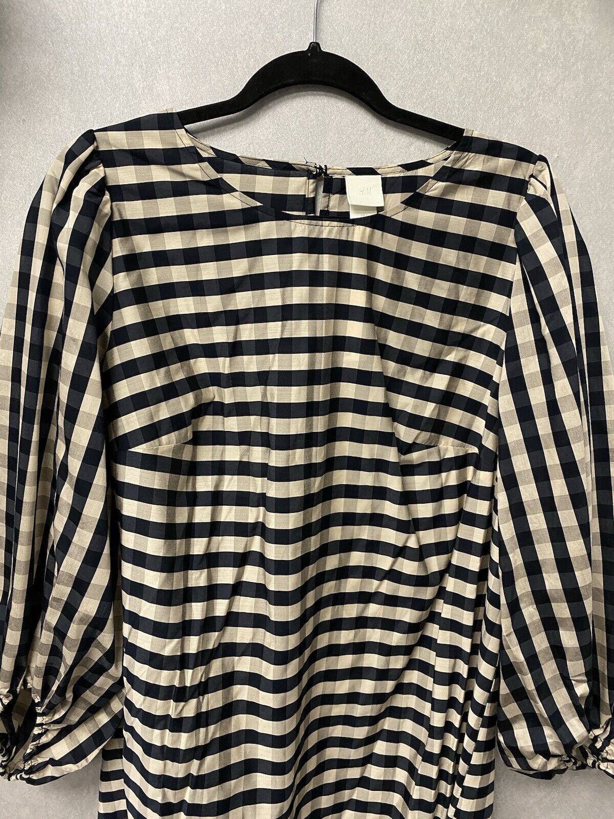 H&M Striped / Checkered Dress Woman’s Size Large Puff Sleeves Navy/Beige