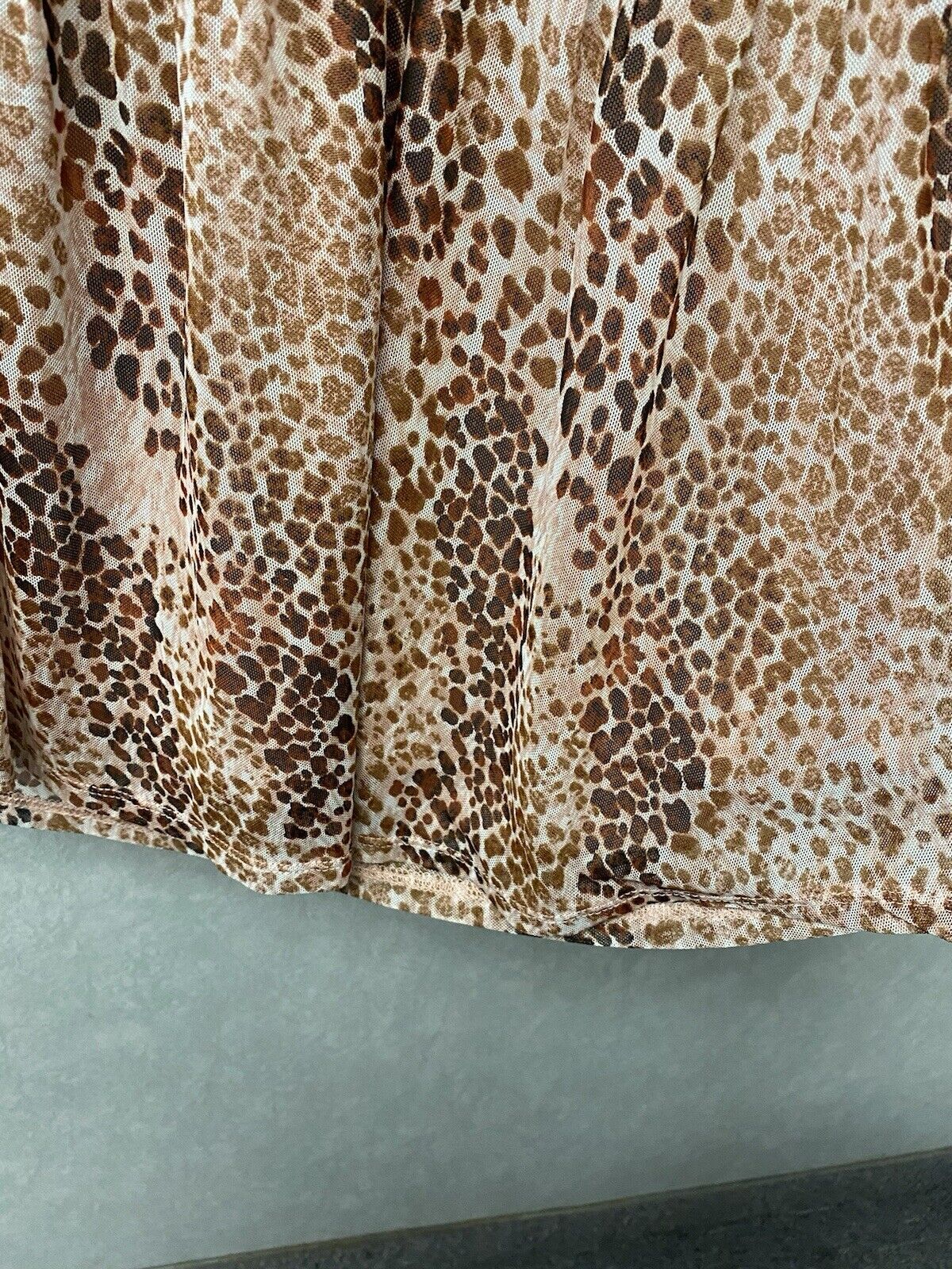 Cocomo Pink Leopard Print Pintuck Plus 3/4 Sleeve Blouse Top Shirt Med VNeck