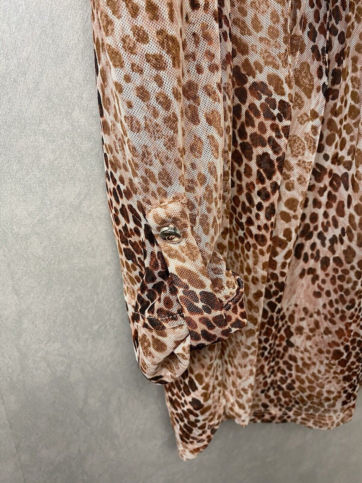 Cocomo Pink Leopard Print Pintuck Plus 3/4 Sleeve Blouse Top Shirt Med VNeck