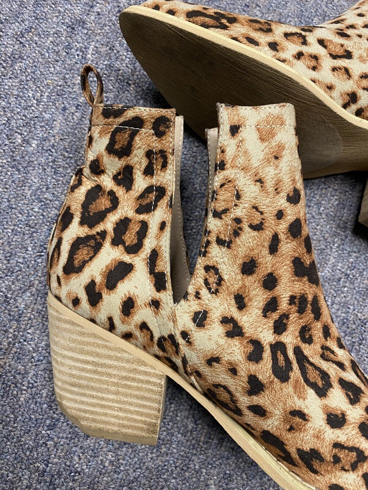 Arider Girl Animal Print V-Cut Booties Womens Size 8