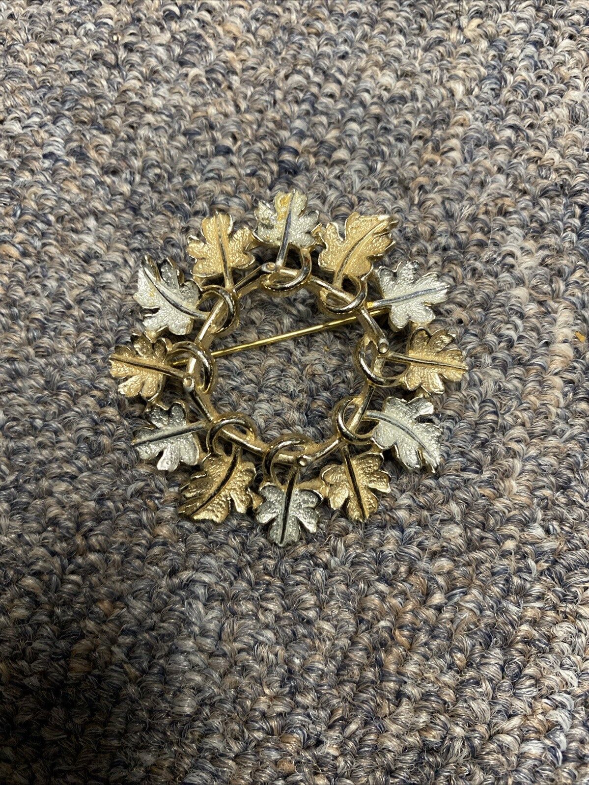 Vintage Sarah Coventry 1960s silver and gold tone leaf wreath brooch
