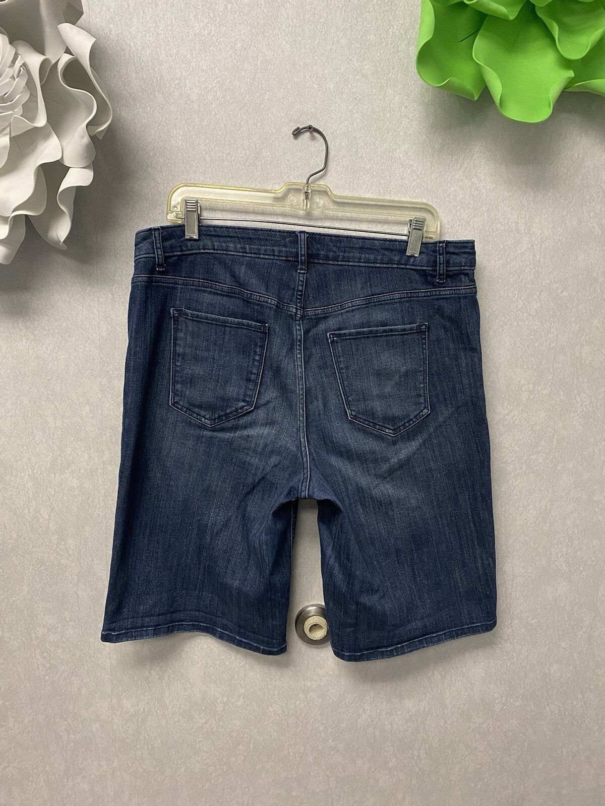 Simply Vera Vera Wang Denim Short Size 12 Mid Rise Stretch Women's
