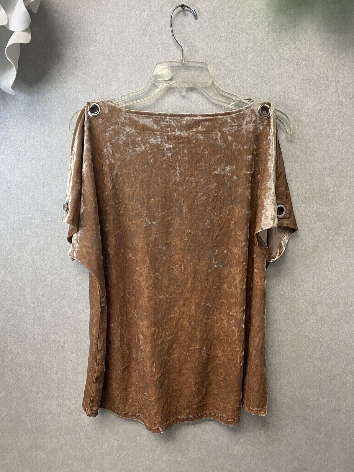 Cable & Gauge Beige Velour Cold Shoulder Top Size XL