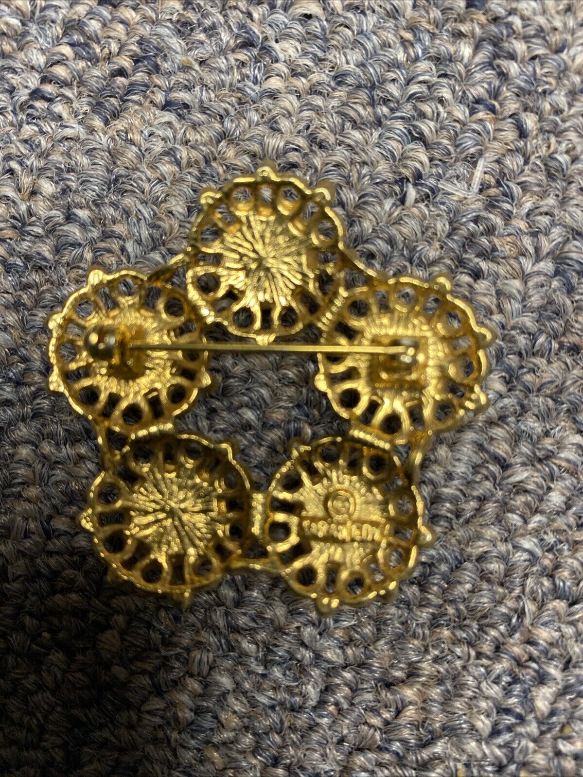 Vintage Sarah Coventry Valencia Brooch Pin Simulated Coral Gold Tone Wreath