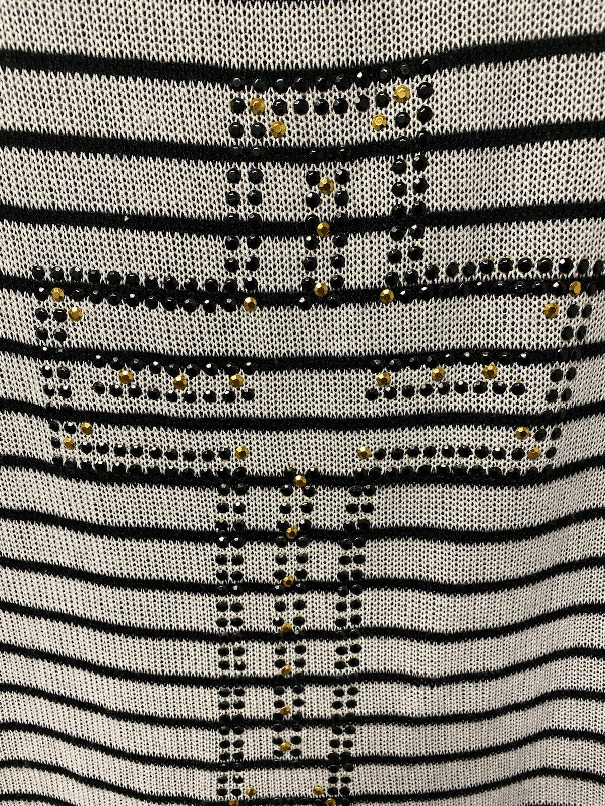Bongo Black/White Top W/ Cross Studded Accent Size medium