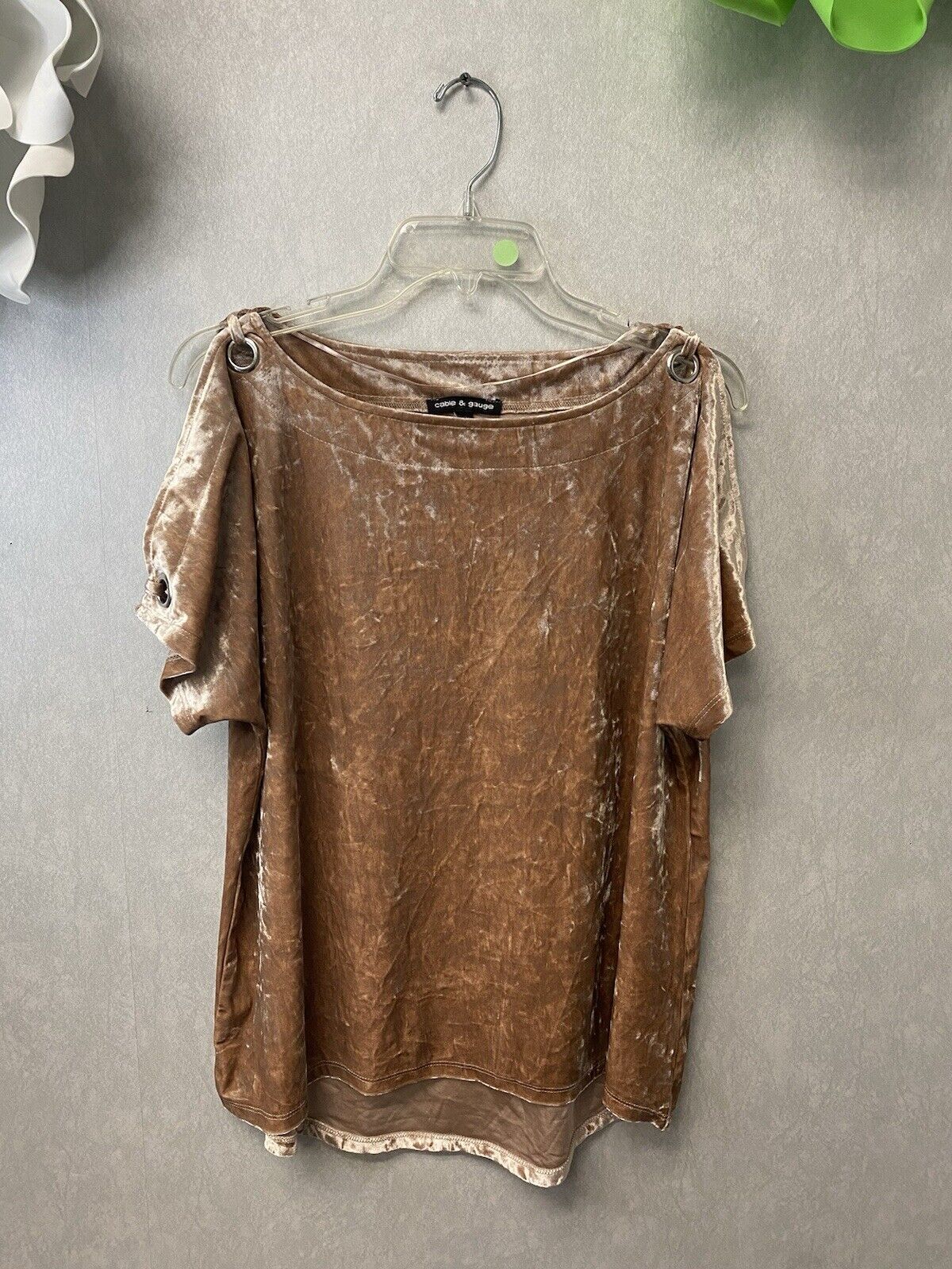 Cable & Gauge Beige Velour Cold Shoulder Top Size XL