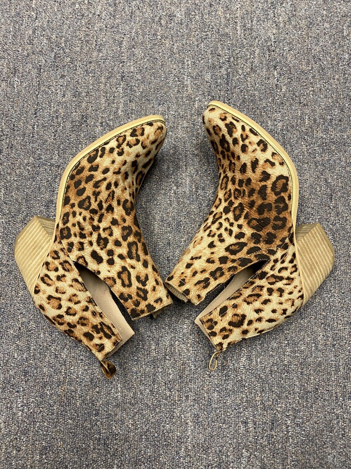 Arider Girl Animal Print V-Cut Booties Womens Size 8
