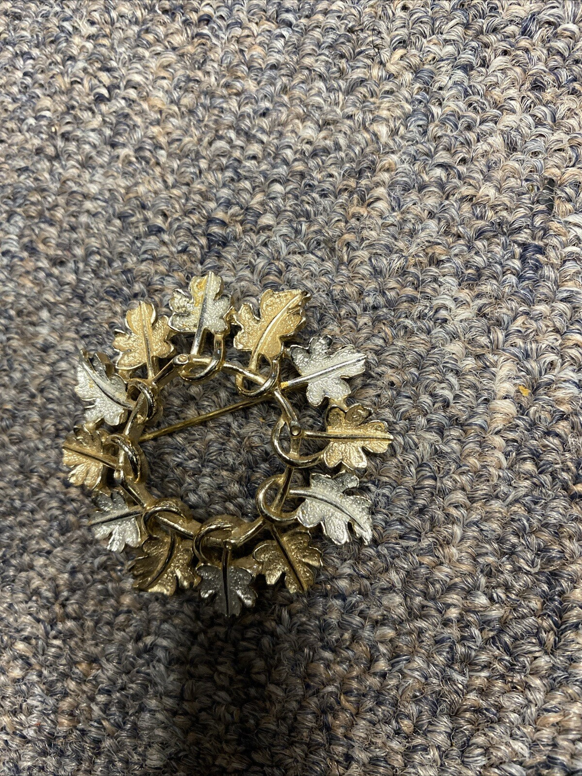Vintage Sarah Coventry 1960s silver and gold tone leaf wreath brooch