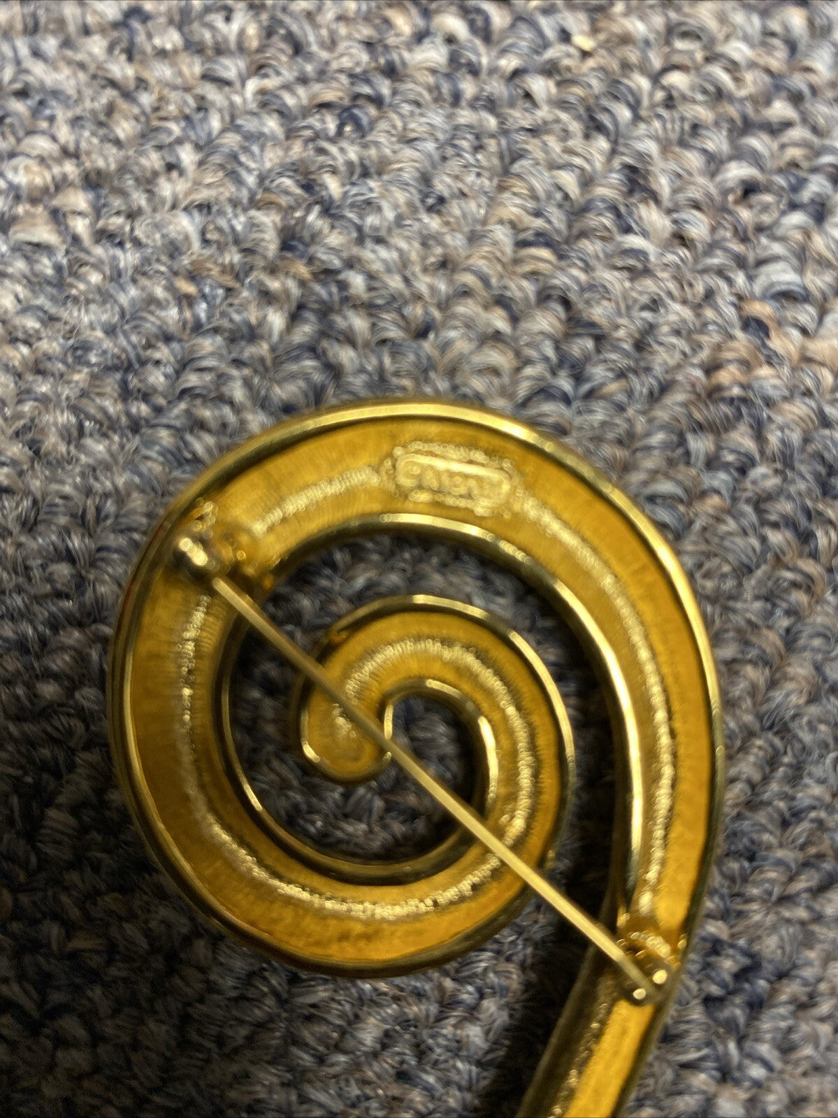 Vintage Monet Swirl Design Abstract Brooch Pin Gold Tone Metal Shiny Signed