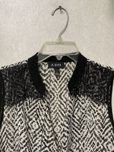 A. Byer Black And White Sleeveless Blouse Size Large