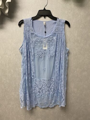 Kaktus Light Blue Top Size Large NWT