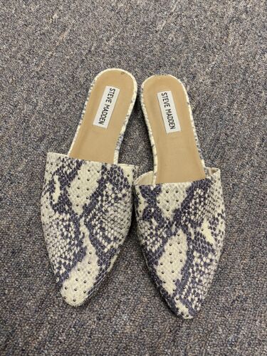 Steve Madden Girl Shoes Sz 8M Tania White Black Snake Studded Almond Toe Mules