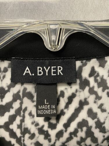 A. Byer Black And White Sleeveless Blouse Size Large