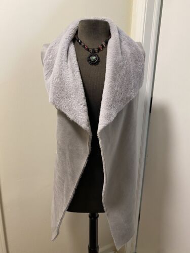 LeModa woman's XL Gray Long Sleeveless Sweater/Fleece Cardigan