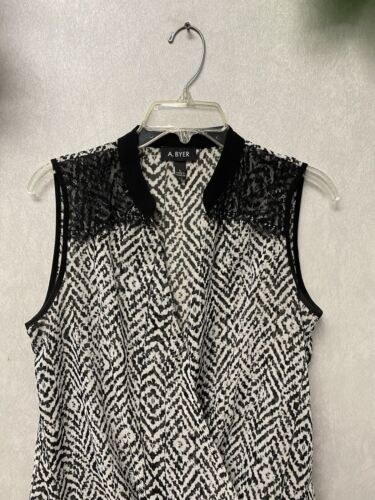 A. Byer Black And White Sleeveless Blouse Size Large