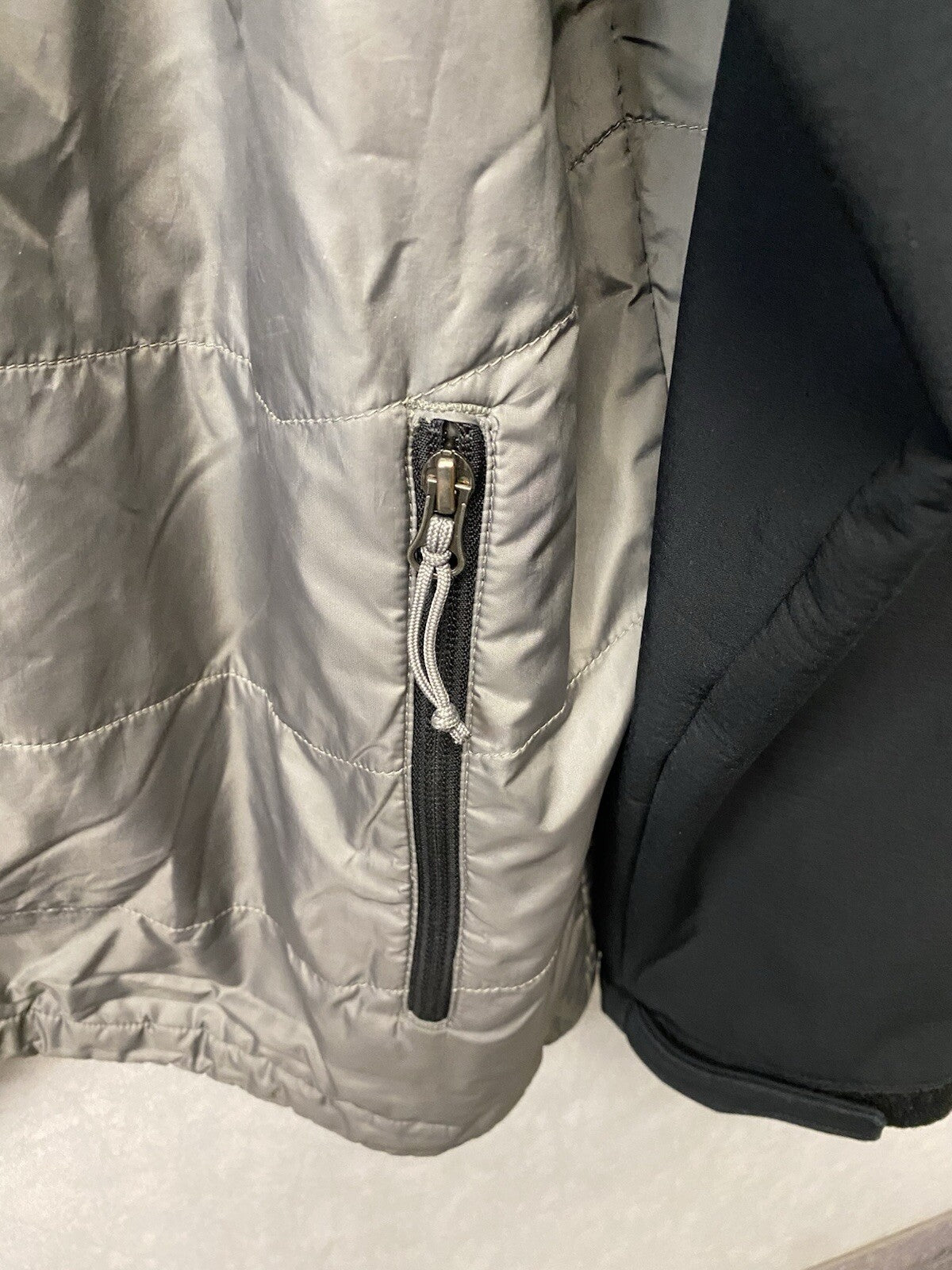 Men's Columbia Barlow Pass Softshell Hybrid Jacket Black & Gray Sportswear  Sz L