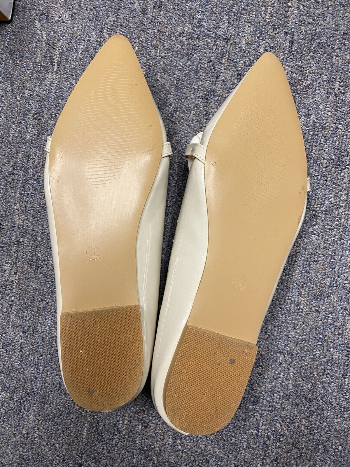 Bone Patent Leather Pointed Toe Chain Flats Sz 11.5 (42)