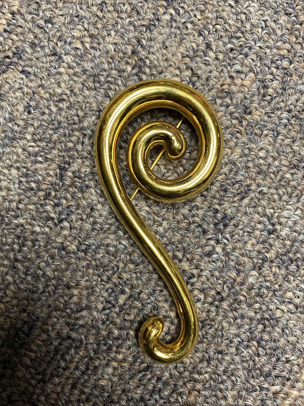 Vintage Monet Swirl Design Abstract Brooch Pin Gold Tone Metal Shiny Signed