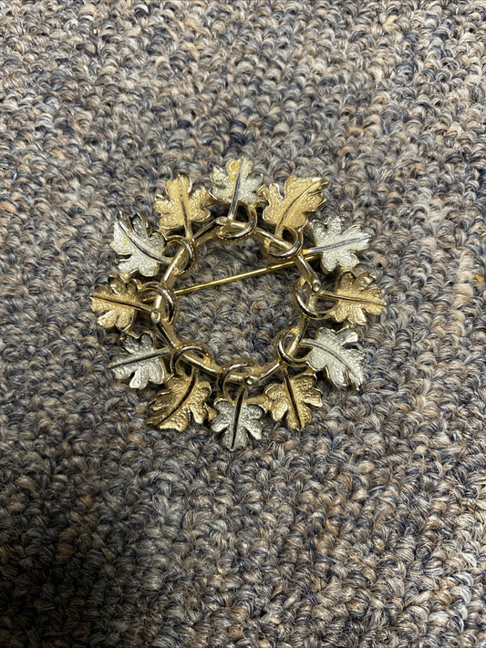 Vintage Sarah Coventry 1960s silver and gold tone leaf wreath  brooch