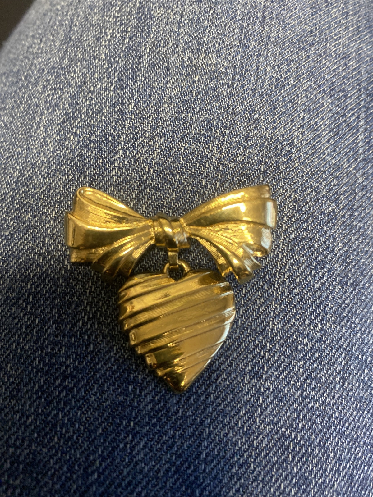 Vintage Avon I Love You Mother Heart Bow Charm Gold Tone Pin Brooch