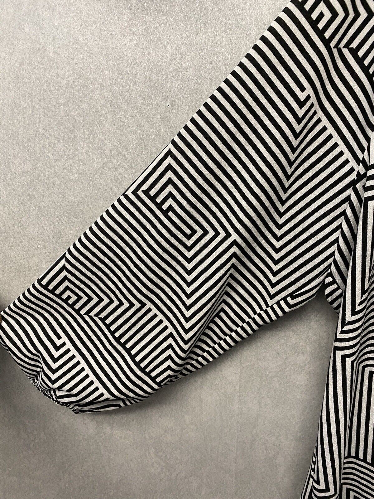 Milano Womens Tunic Blouse Black White Striped V Neck Pleated 3/4 Sleeves Size L