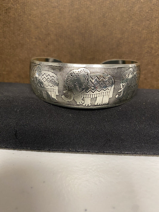 Vintage Retro Silver Plated 5 Elephant Tibetan Thai Fashion Cuff Bangle Bracelet