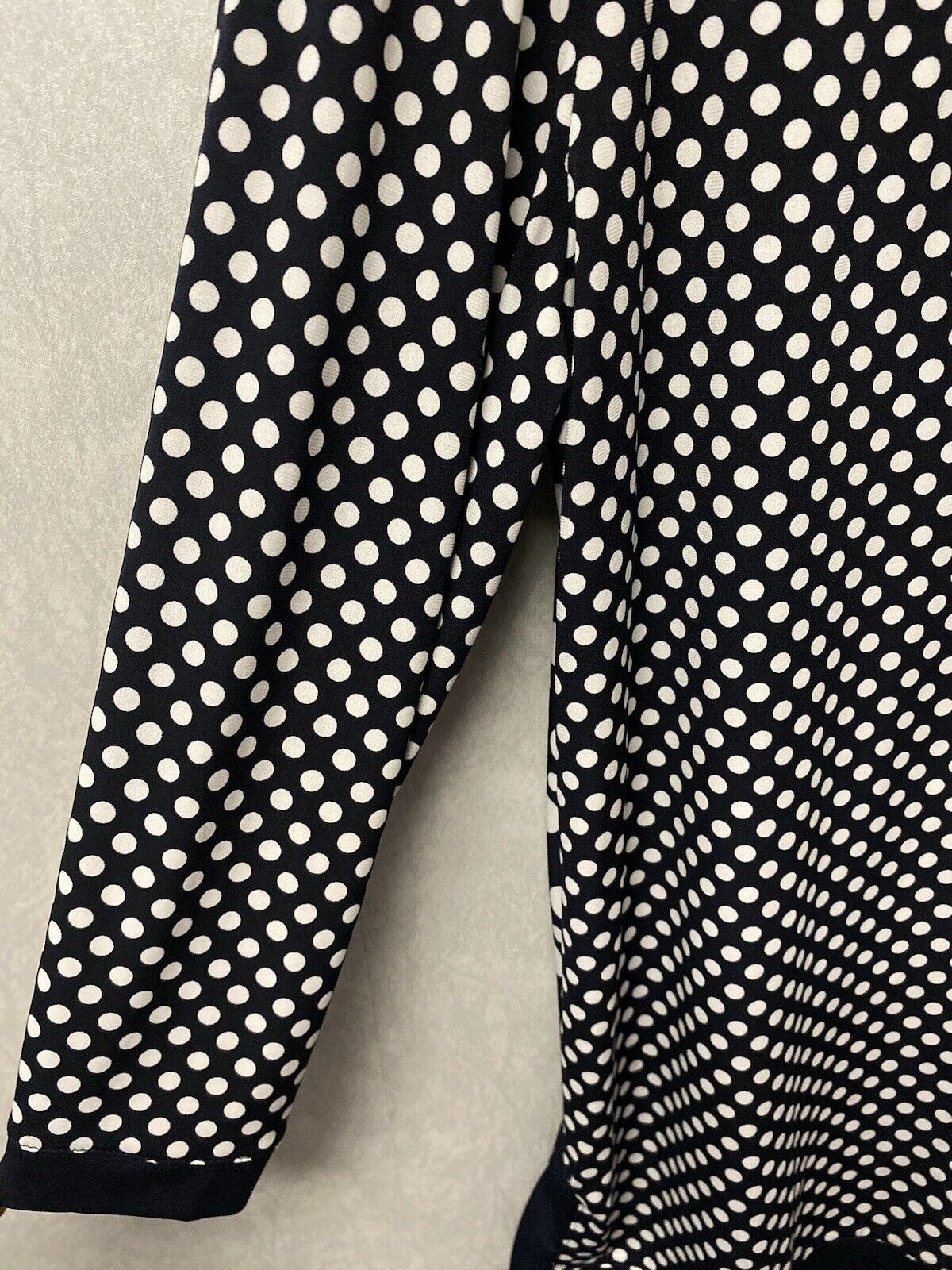 Dana Buchman  Long Sleeve Stretch  Top Navy/white Polka Dot Top Size Large