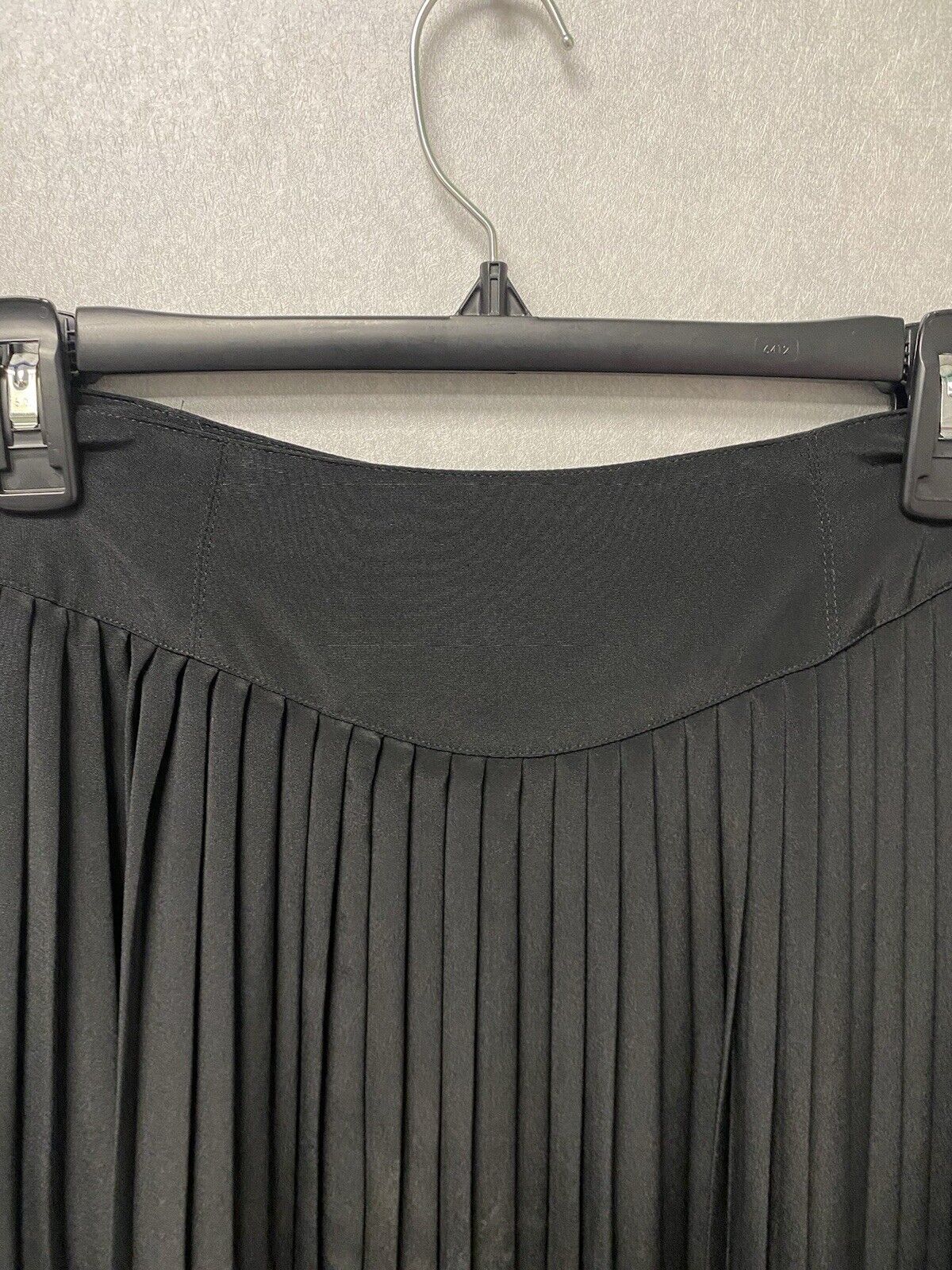 Liz Claiborne Black Pleated Skirt Size 4p